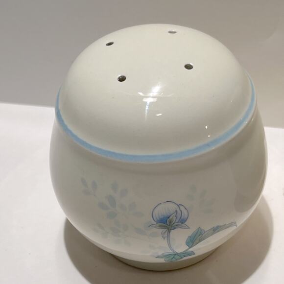 Noritake Keltcraft Ireland salt and pepper shakers - Picture 2 of 9